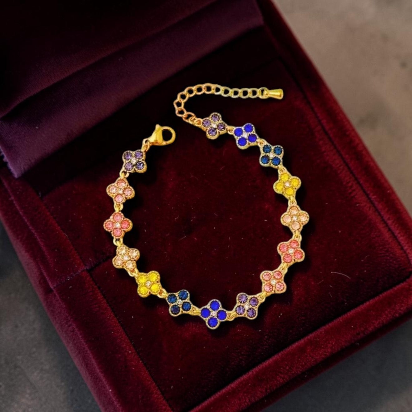 Rainbow Bloom Armband – Farbenfroher Glamour fürs Handgelenk