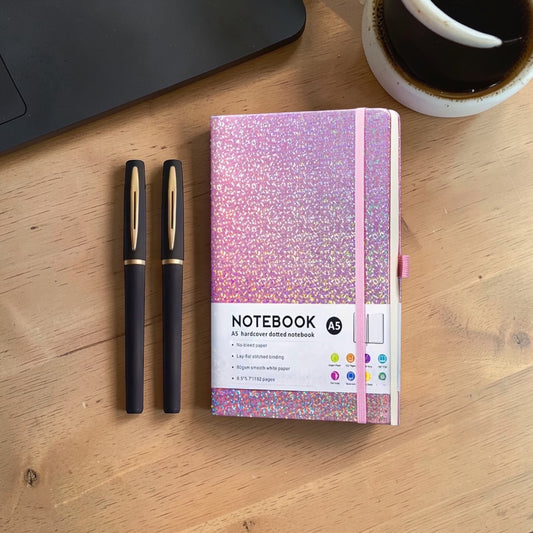 Glitzer-Notizbuch mit personalisierten Stiften – dein neuer Lieblingsbegleiter! (Rosa)