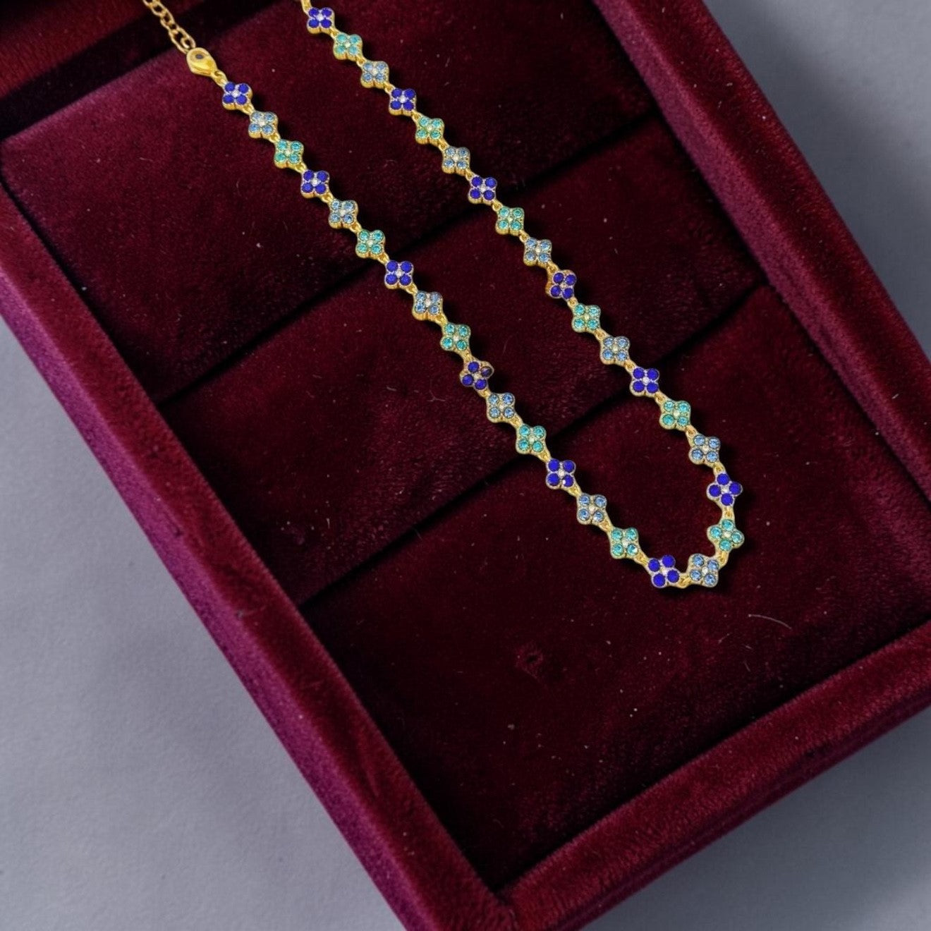 Midnight Bloom Kette – Eleganz trifft Farbzauber