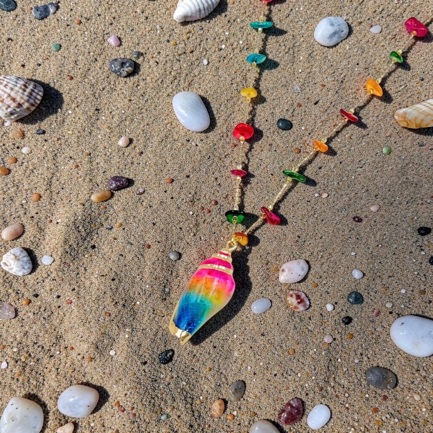 Kette „Rainbow Shell“ – Bunte Beach-Vibes zum Verlieben